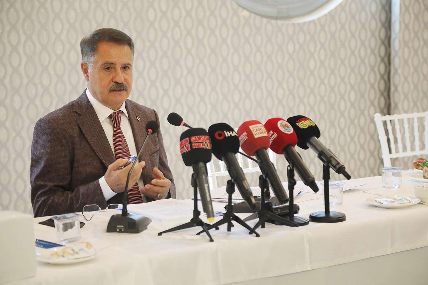 CHP'li Atakum Belediyesi, vatandaşa son tüketim tarihi geçen ürünleri dağıttı CHP'li Atakum Belediyesi, vatandaşa son tüketim tarihi geçen ürünleri dağıttı